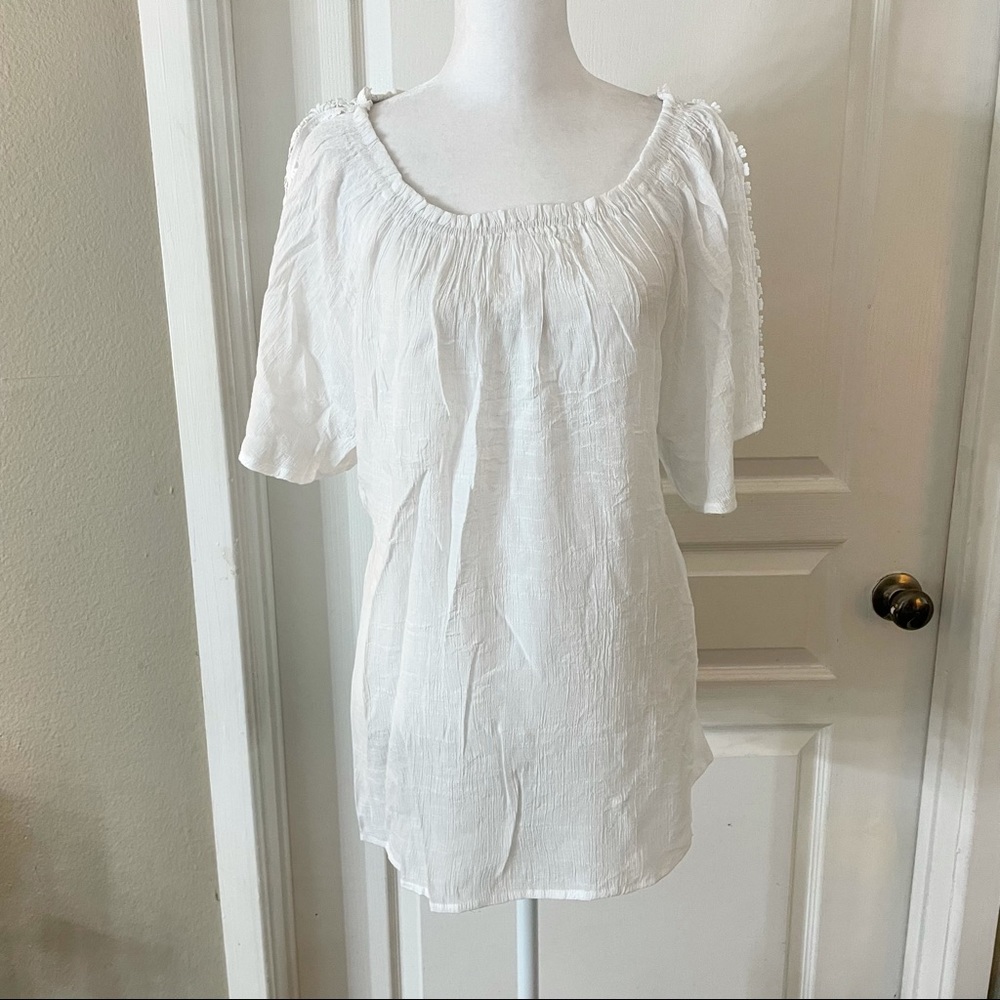 3/$20 Eight Clovers white blouse with sleeve lace detail